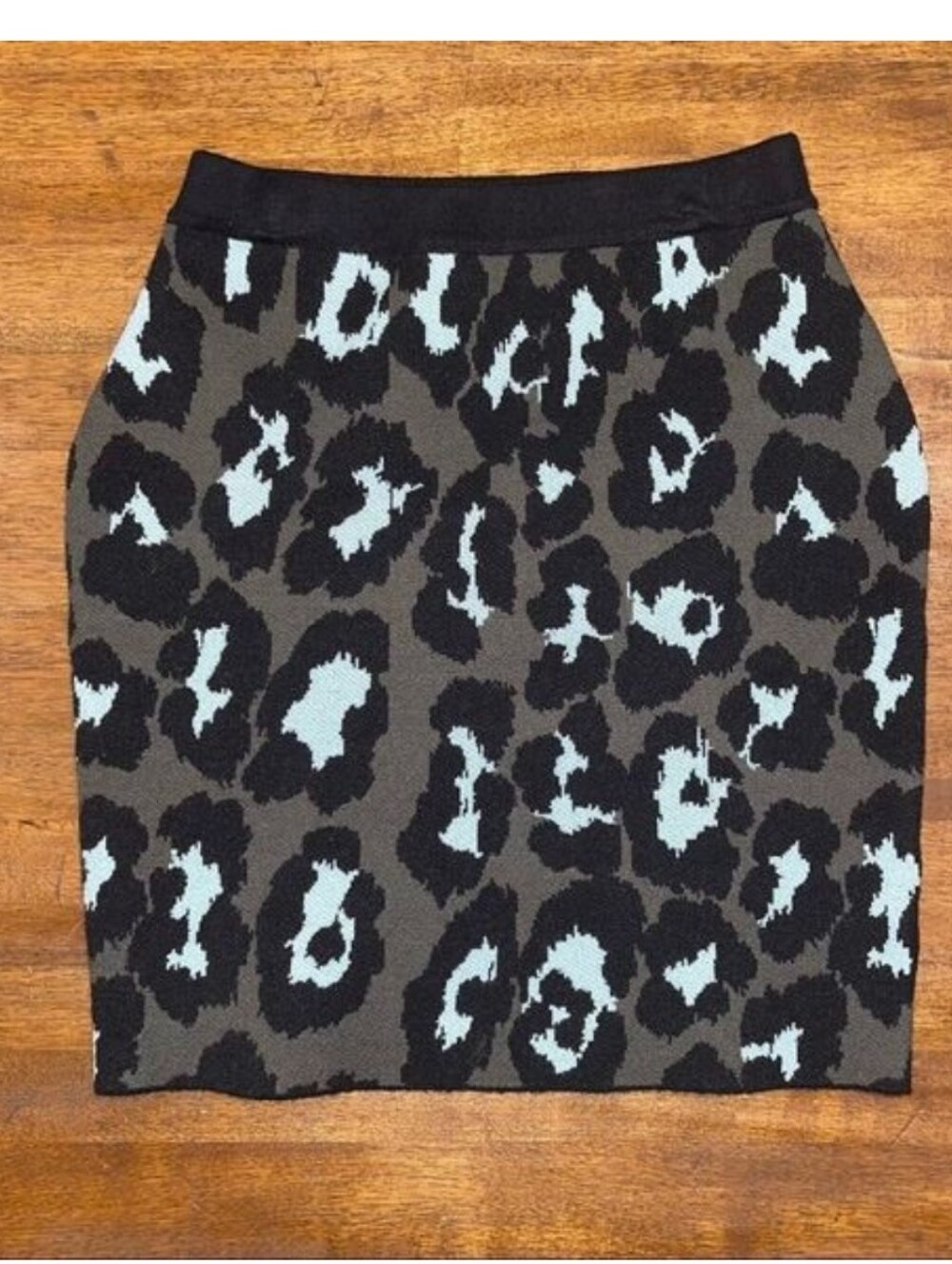 NWOT Romeo & Juliet Couture Knit Skirt, Size M